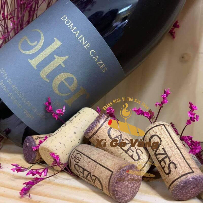 Sản phẩm được làm từ 3 giống nho khác nhau, bao gồm Shiraz/Syrah, Grenache, Mourvedre